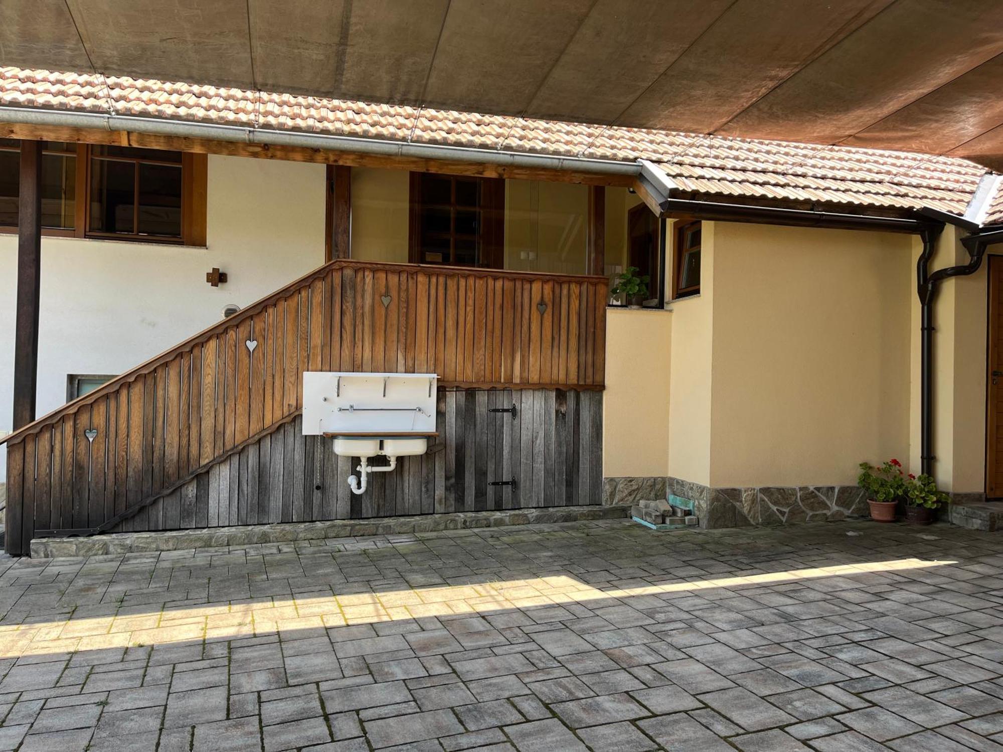 Domacija Brdar Villa Adlesici Exterior photo